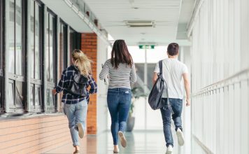 Maturità 2025, materie e modalità d’esame Studenti a scuola.