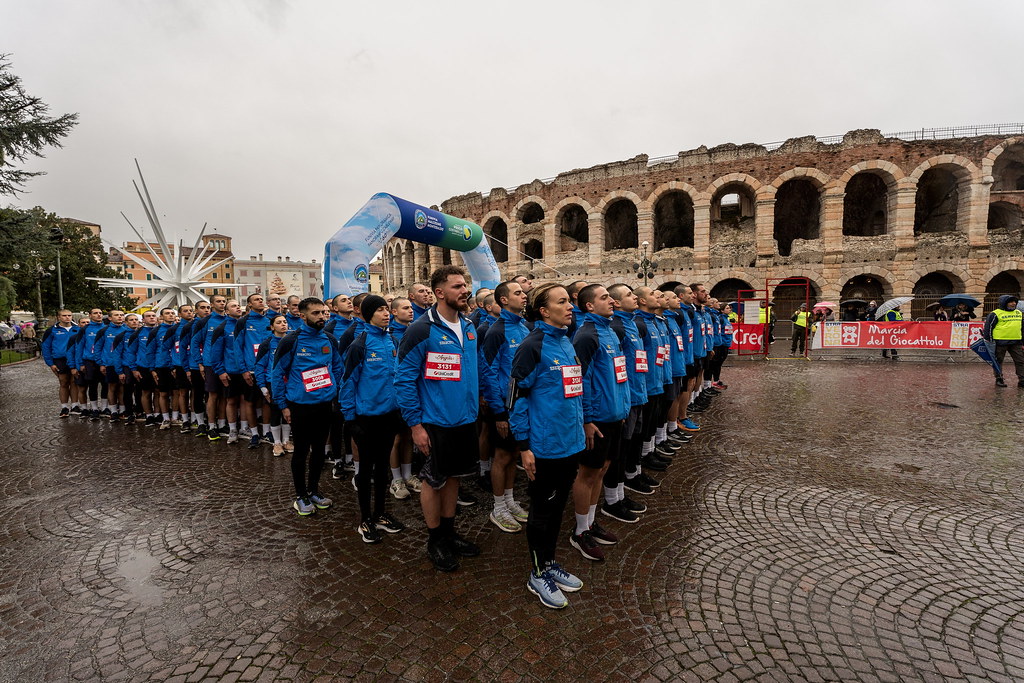 200 giovani soldati pronti a partecipare alla Marcia del Giocattolo