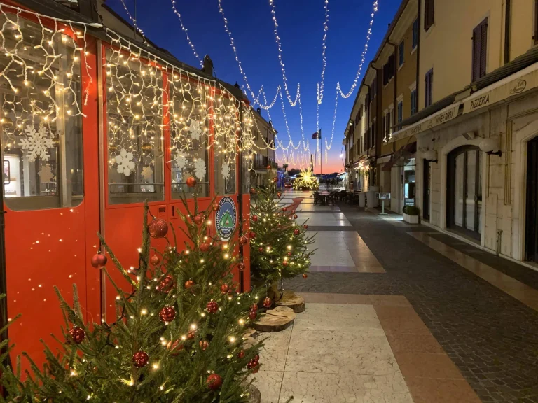 La magia natalizia di Lazise e Bardolino