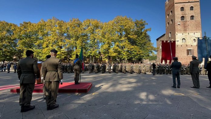 foto giuramento militari 85 reggimento (1) Un'immagine che ritrae il momento del giuramento alla Patria dei militari.