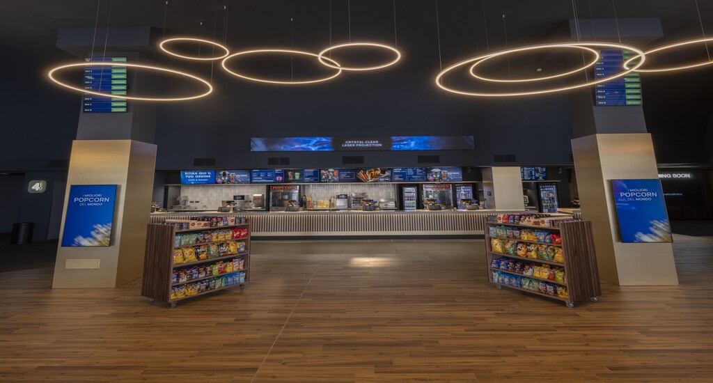 La nuova area ristoro dell'Uci cinema di San Giovanni.(Foto da boxoffice.it)