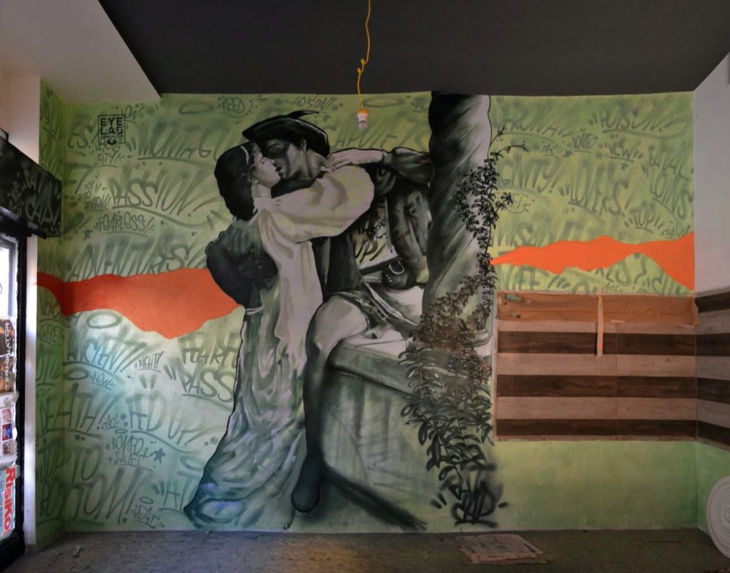 Un bacio appassionato dei famosi Romeo e Giulietta da Eyelab Goodwall Studio, immagine dal loro sito ufficiale