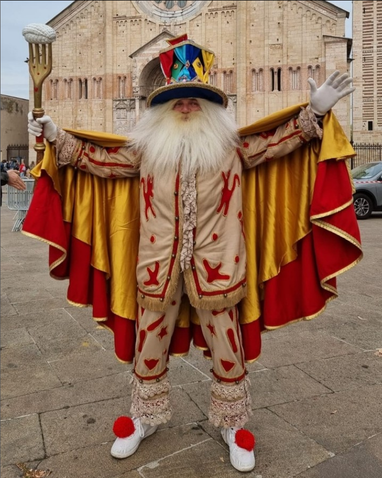 Abbigliamento tipico della figura del Papà del Gnoco