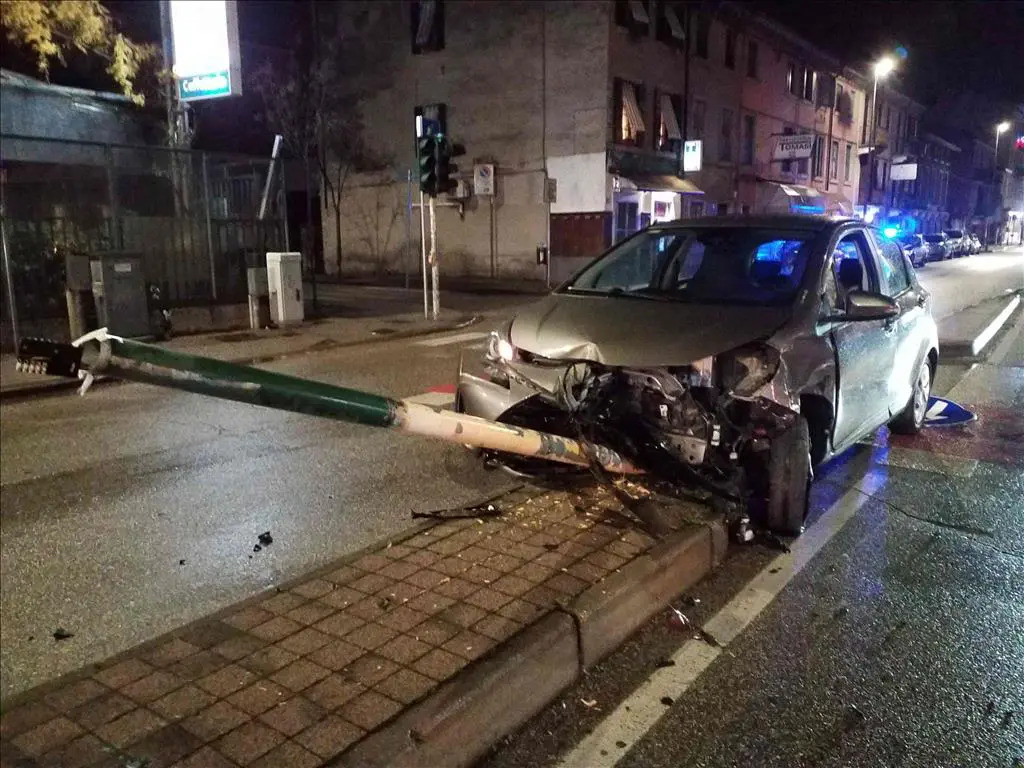 Un'immagine che mostra l'incidente avvenuto in Corso Milano. Fonte: Verona Tomorrow