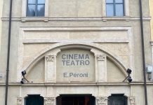 Il cinema come seconda casa La facciata esterna del Cineteatro Peroni