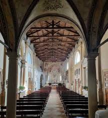 interno Santissima Trinità