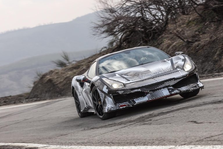 Prototipo camuffato Ferrari, auto da corsa