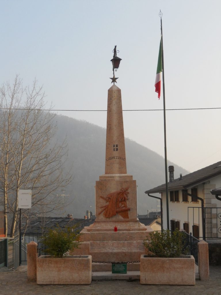 Immagine del monumento ai caduti di Lughezzano