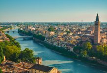 La trasformazione del centro storico di Verona: abitanti in fuga e boom turistico