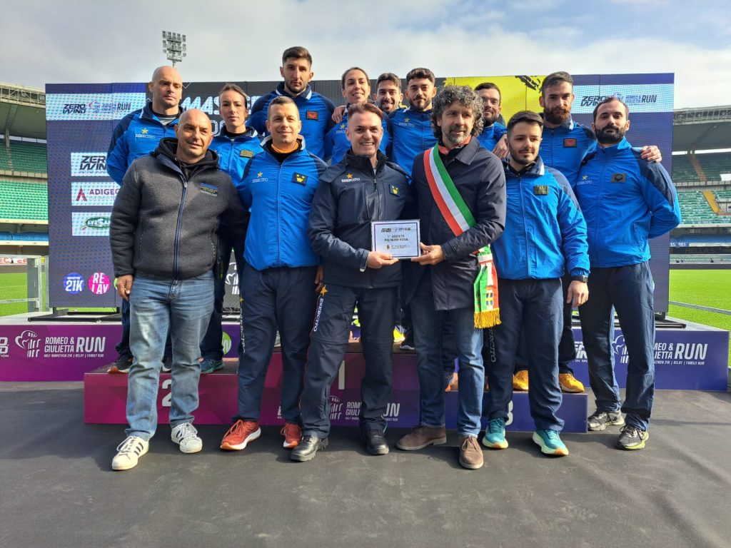 Il Sindaco di Verona ha consegnato una targa di riconoscimento al reggimento