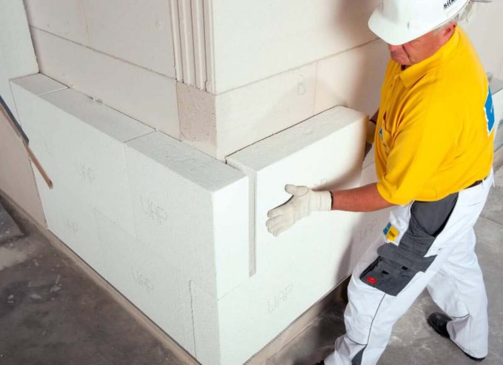 Immagine di posa in opera di Multipor, prodotto dall'azienda Ytong.