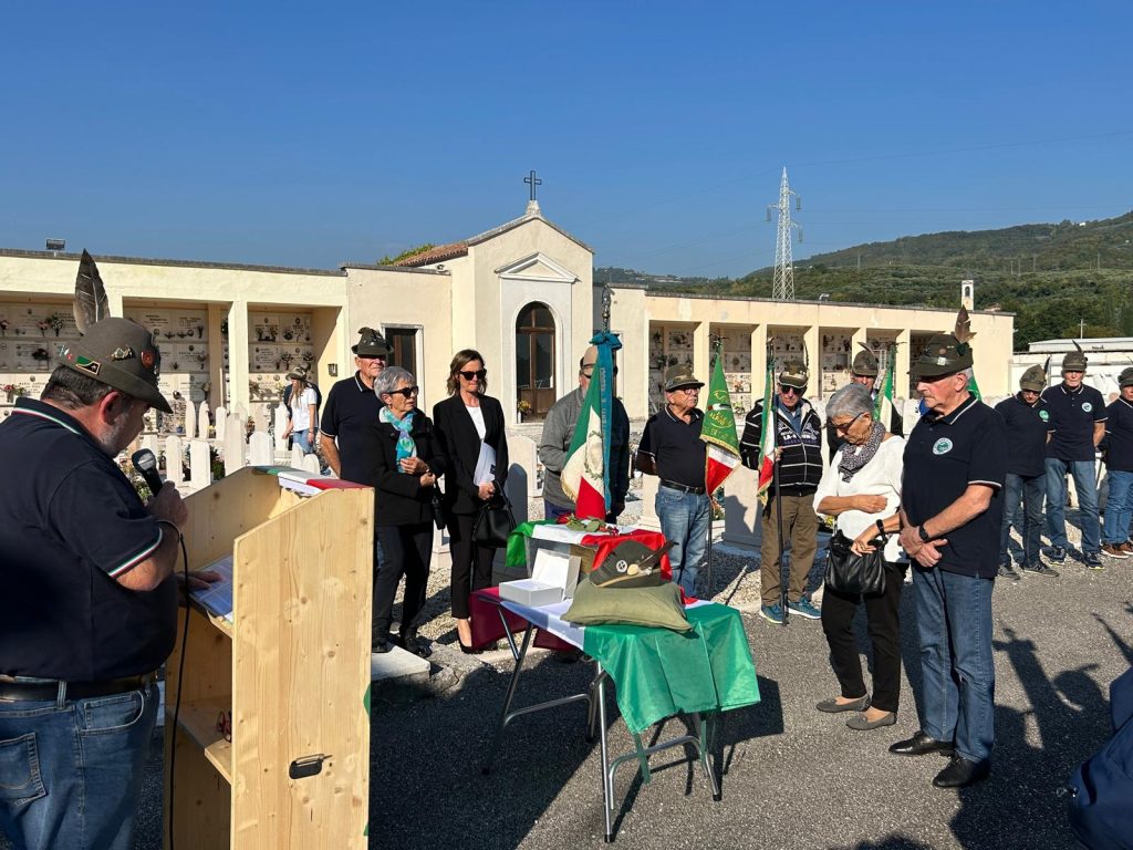 La celebrazione avvenuta al cimitero di Marzana.