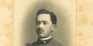 Oreste Brunelli, un giovane falegname diventato caporale zappatore Oreste Brunelli in una fotografia scattata nel 1913. Sulla sua divisa le mostrine della brigata Pinerolo, della quale era membro nello stesso anno.