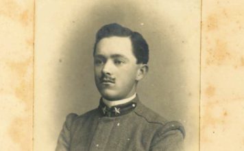 Oreste Brunelli, un giovane falegname diventato caporale zappatore Oreste Brunelli in una fotografia scattata nel 1913. Sulla sua divisa le mostrine della brigata Pinerolo, della quale era membro nello stesso anno.