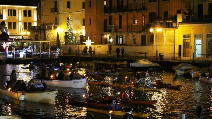 Deposizione presepe subacqueo a Peschiera del Garda _ foto ufficio stampa Comune di Peschiera del Garda