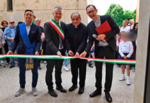 Il teatro parrocchiale di San Pietro di Lavagno è tornato a vivere Il taglio del nastro con il vicepresidente della Provincia di Verona, il sindaco e il Vescovo di Verona.