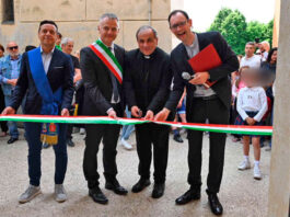 Il teatro parrocchiale di San Pietro di Lavagno è tornato a vivere Il taglio del nastro con il vicepresidente della Provincia di Verona, il sindaco e il Vescovo di Verona.