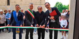 Il teatro parrocchiale di San Pietro di Lavagno è tornato a vivere Il taglio del nastro con il vicepresidente della Provincia di Verona, il sindaco e il Vescovo di Verona.