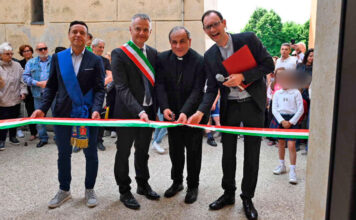 Il teatro parrocchiale di San Pietro di Lavagno è tornato a vivere Il taglio del nastro con il vicepresidente della Provincia di Verona, il sindaco e il Vescovo di Verona.