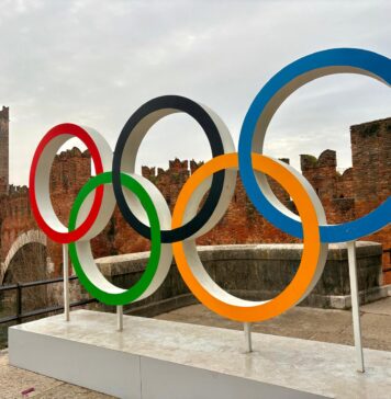 Che bella Verona vestita con i cinque Cerchi Olimpici