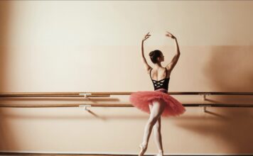 Dietro le quinte della danza: talento, sacrifici e precarietà