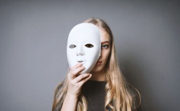 Sindrome dell’impostore: tra scienza, psicologia e musica