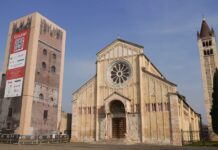 Verona sotto stress: sismicità nascosta e ingegneria della prevenzione La basilica di San Zeno con la torre ricoperta dai teli di cantiere.