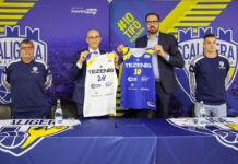 La Tezenis apre il cuore all’inclusione I vertici della Scaligera Basket con il direttore dell'Ulss 9 Pietro Girardi.