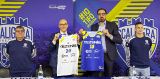 La Tezenis apre il cuore all’inclusione I vertici della Scaligera Basket con il direttore dell'Ulss 9 Pietro Girardi.