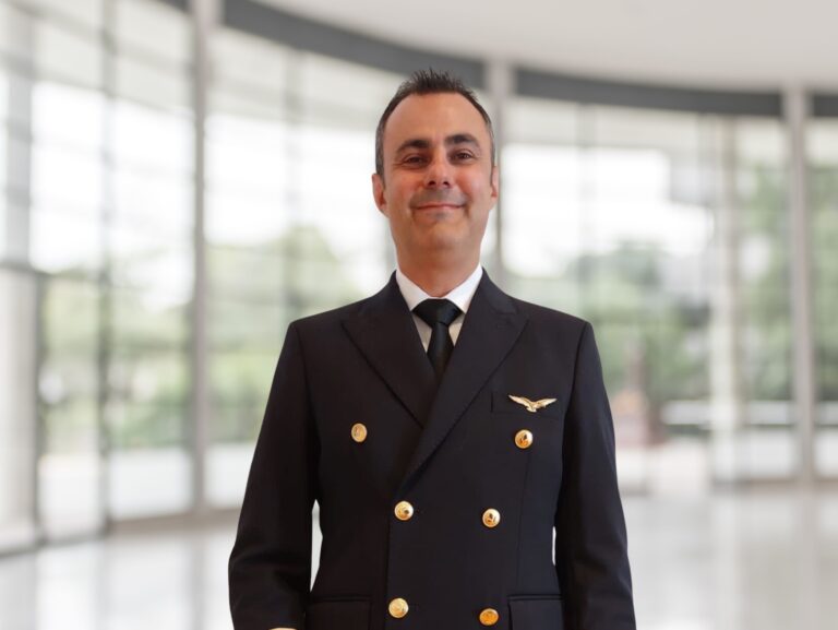 Stafano Sperandeo, pilota di linea.